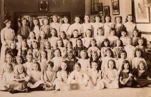 School children, Norfolk, early 20th century (b/w photo) بواسطة مصور انجليزى