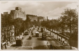 Thames Embankment ، لندن بواسطة مصور انجليزى