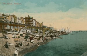 الشاطئ ، برايتون. أُرسلت البطاقة البريدية عام 1913. بواسطة مصور انجليزى