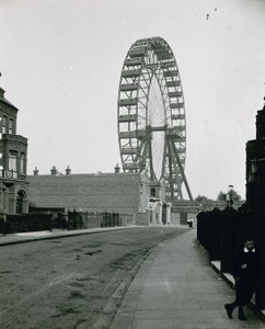 The Great Wheel ، إيرلز كورت ؛ لندن بواسطة مصور انجليزى