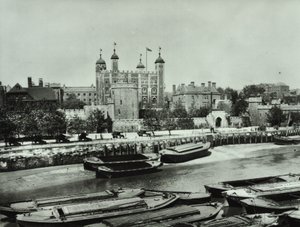 برج لندن ، تاور هيل: rom the river ، 1895 بواسطة مصور انجليزى