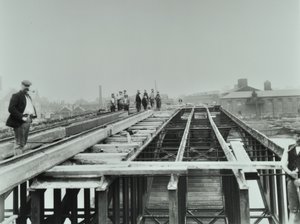 جسر فوكسهول: هدم ، 1898 بواسطة مصور انجليزى