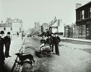 شارع واندسوورث هاي: باتجاه الغرب ، 1890 بواسطة مصور انجليزى
