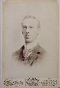 صورة لأرثر راكام (1867-1939) (بني داكن)