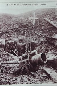 اكتشاف في خندق عدو محتجز ، 1914-1918 بواسطة مدرسة اللغة الإنجليزية