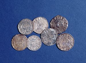 مجموعة من عملات نورمان وأنجيفين ، من الملك ويليام الأول إلى الملك هنري الثالث ملك إنجلترا ، القرنين 11 و 13 (الفضة) (منظر أمامي)