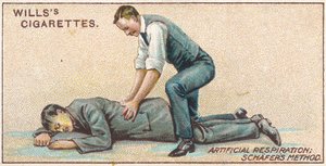 التنفس الاصطناعي ، طريقة Schafers ، رقم 25 من سلسلة الإسعافات الأولية لبطاقات Willss ، 1913 بواسطة مدرسة اللغة الإنجليزية