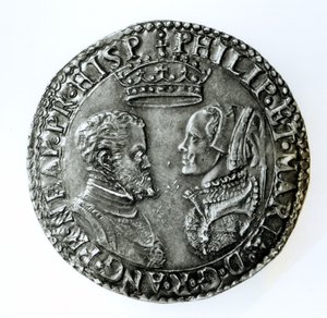 الشلن التذكاري لزواج فيليب الثاني من إسبانيا (1527-1598) وماري الأولى من إنجلترا (1516-58) 1554 (الفضة) بواسطة مدرسة اللغة الإنجليزية