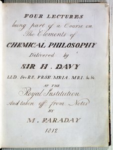 صورة لأربع محاضرات حول عناصر الفلسفة الكيميائية بقلم السير هـ.ديفي (1778-1829) في المعهد الملكي ، مأخوذة من ملاحظات بقلم مايكل فاراداي (1791-1867) 1812 بواسطة مدرسة اللغة الإنجليزية