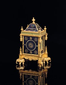 ساعة منضدة جورج الثالث الموسيقية ذات الرنين الربعي الصغيرة ، Howlett & Horne ، لندن ، حوالي عام 1780 بواسطة مدرسة اللغة الإنجليزية