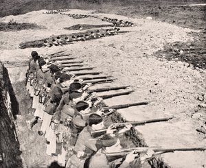 مرتفعات غلاسكو في الخنادق ، 1915 ، من "ألبوم الحرب المصور deLuxe" المنشور في لندن ، 1916 بواسطة مدرسة اللغة الإنجليزية