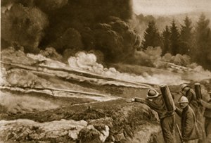 النار السائلة ، التي استخدمها الألمان لأول مرة ، اعتمدها الحلفاء بنجاح ، 1914-1919 بواسطة مدرسة اللغة الإنجليزية