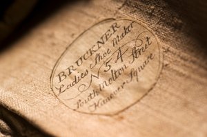 ملصق حذاء ، 1790 (نسيج) بواسطة مدرسة اللغة الإنجليزية