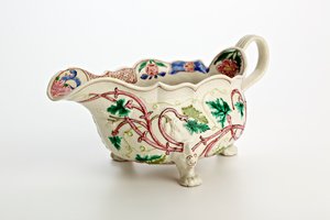 قارب صلصة ستافوردشاير ، c.1760 (آنية فخارية) بواسطة مدرسة اللغة الإنجليزية