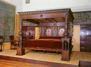 السرير العظيم من وير ، ج .1590 (خشب منحوت ومطعم ومطلي)