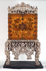 مجلس الوزراء Witcombe ، c.1697 (الخشب الياباني والفضي) بواسطة مدرسة اللغة الإنجليزية