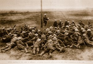 أثناء انتظار تقدم الأمر ، 1914-1919 بواسطة مدرسة اللغة الإنجليزية