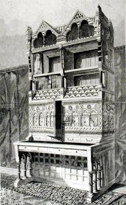 طاولة كتابة وعلبة كتاب في المعرض المعماري ، نفذها السيد جيمس فورسيث ، من تصميم السيد آر نورمان شو بواسطة مدرسة اللغة الإنجليزية