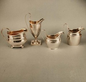 مجموعة اباريق كريمية ، كل فترة جورج الثالث (1760-1820) (فضي) بواسطة المدرسة الإنجليزية المدرسة الإنجليزية