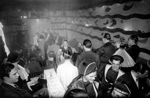 حانة في مونبارناس ، باريس ، 1931.