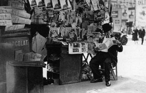 موقف الصحف ، باريس ، 1931.