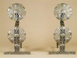 زوج من كلاب النار ، من صنع ألفريد باكنال ، 1904 (فولاذ مصقول)