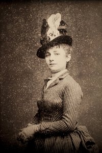 كميل كلوديل (1864-1943). صورة فوتوغرافية حوالي عام 1886 ، بواسطة إتيان كارجات (1828-1906). انسحاب. متحف الفنون الجميلة في بواتييه (فرنسا). بواسطة إتيان كارات