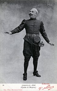 Constant Coquelin المعروف أيضًا باسم Coquelin aîné (1841 - 1909) في زي Cyrano de Bergerac (صورة بالأبيض والأسود) بواسطة Etienne Neurdein