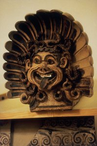 Antefix في شكل رأس Gorgons (الطين) بواسطة إتروسكان