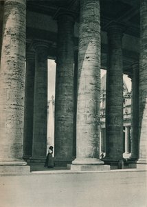 جزء من الرواق في ساحة سانت بيترز ، روما ، إيطاليا ، c1926 1927 بواسطة يوجين بوبيل