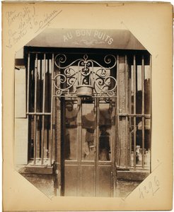 صفحة من ألبوم "وثائق لتاريخ باريس القديمة" ، ج .1910 بواسطة يوجين أتيج