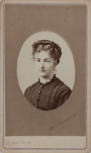صورة جين ديولافوي 1851-1916 ، ج. 1880. بواسطة يوجين ديلون
