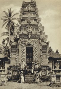 Dutch Indies, Temple, Bali (b/w photo) بواسطة المصور الأوروبي
