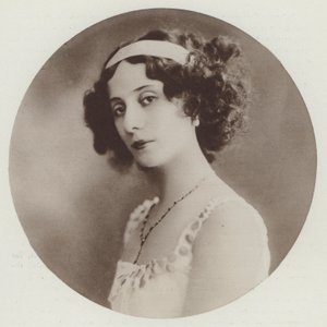 بافلوفا في عام 1910 (صورة بالأبيض والأسود) بواسطة المصور الأوروبي