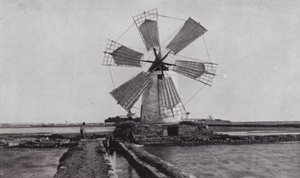 Trapani, a windmill (b/w photo) بواسطة المصور الأوروبي