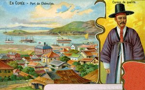 رجل كوري يرتدي الزي التقليدي (الهانبوك) وقبعة (جات) ويطل على ميناء كيمولبو (إنتشون) ، 1904 بواسطة المدرسة الأوروبية