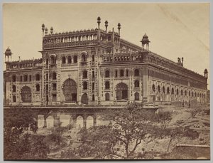 الجزء الخارجي من Asaf-ud-Daula Imambara أو Tomb