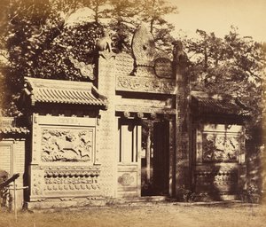 الجزء الخارجي من Tomb Depot ، بالقرب من Pekin ، أكتوبر ١٨٦٠ بواسطة فيليس بيتو
