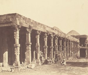 داخل المعبد الهندوسي في كوتوب بواسطة فيليس بيتو