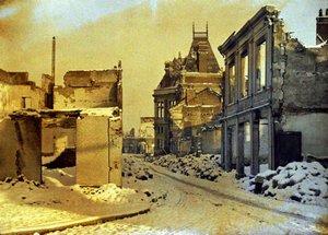 Chauny ، Aisne ، فرنسا ، 1917 (ذاتي اللون) بواسطة فرناند كوفيل