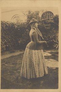 امرأة مع مضرب تنس ، دراسة لـ "الذكريات ، حوالي 1889 (طباعة فضية من الجيلاتين) بواسطة فرناند خنوف