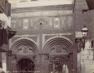 القاهرة. مسجد الأرحار ، تفاصيل الباب ، 1870. بواسطة فيليكس بونفيس