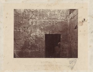 رجل في een deuropening في de Temple van Ramses III في مصر منحوتات في معبد رمسيس الثالث ، أسفل الفناء الثاني على اليمين (الكرنك) - طيبة (العنوان على القطعة) مصر (عنوان المسلسل على الكائن) بواسطة فيليكس بونفيس