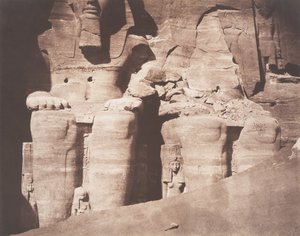 أبو سمبل ، غراند سبيوس ، تماثيل ضخمة من الجزء السفلي ، 1851-52. بواسطة فيليكس تينارد