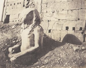 الكرنك طيبة ، الصرح الثالث - تمثال عملاق من الحجر الجيري ، في D ، 1851-52 ، طبع 1853-54.