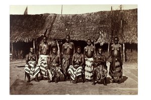 زوجات الملك جورج ، أوبوبو ، بالقرب من كالابار ، نيجيريا ، c.1870 (طبعة زلال) بواسطة فرانسيس دبليو جواك
