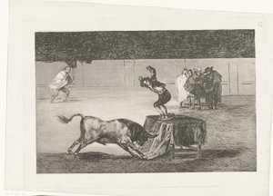 مصارع الثيران يقف على طاولة في الساحة Otra locura suya en la misma plaza La Tauromaquia (عنوان المسلسل) مصارعة الثيران (عنوان المسلسل) بواسطة فرانسيسكو دي جويا