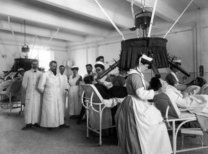 منظر لغرفة لمعهد بيليزاري ، في فلورنسا ، تستخدم للعلاج الفيزيائي العلاجي ، 1905 (صفيحة زجاجية)