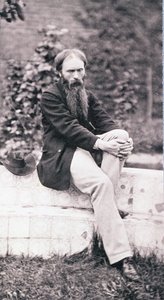 صورة السير إدوارد بورن جونز (1833-1898) (صورة بني داكن) بواسطة فريدريك هوليير