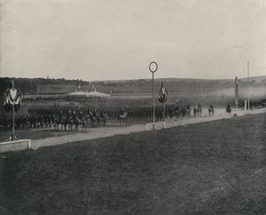 مراجعة عسكرية في Longchamps (صورة b / w) بواسطة مصور فرنسي